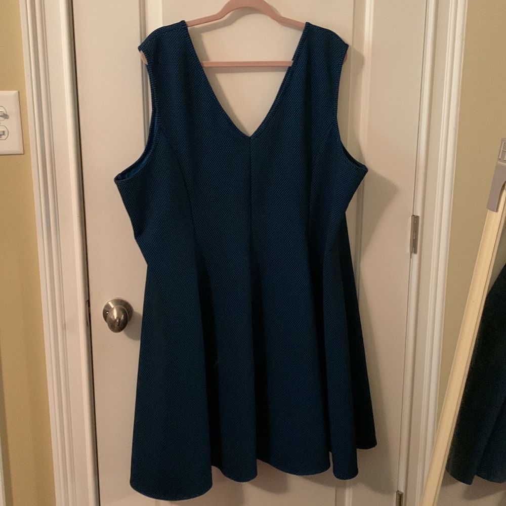 Torrid black w/blue dots sleeveless front & back v-necks skater swing dress 5x - Picture 6 of 10
